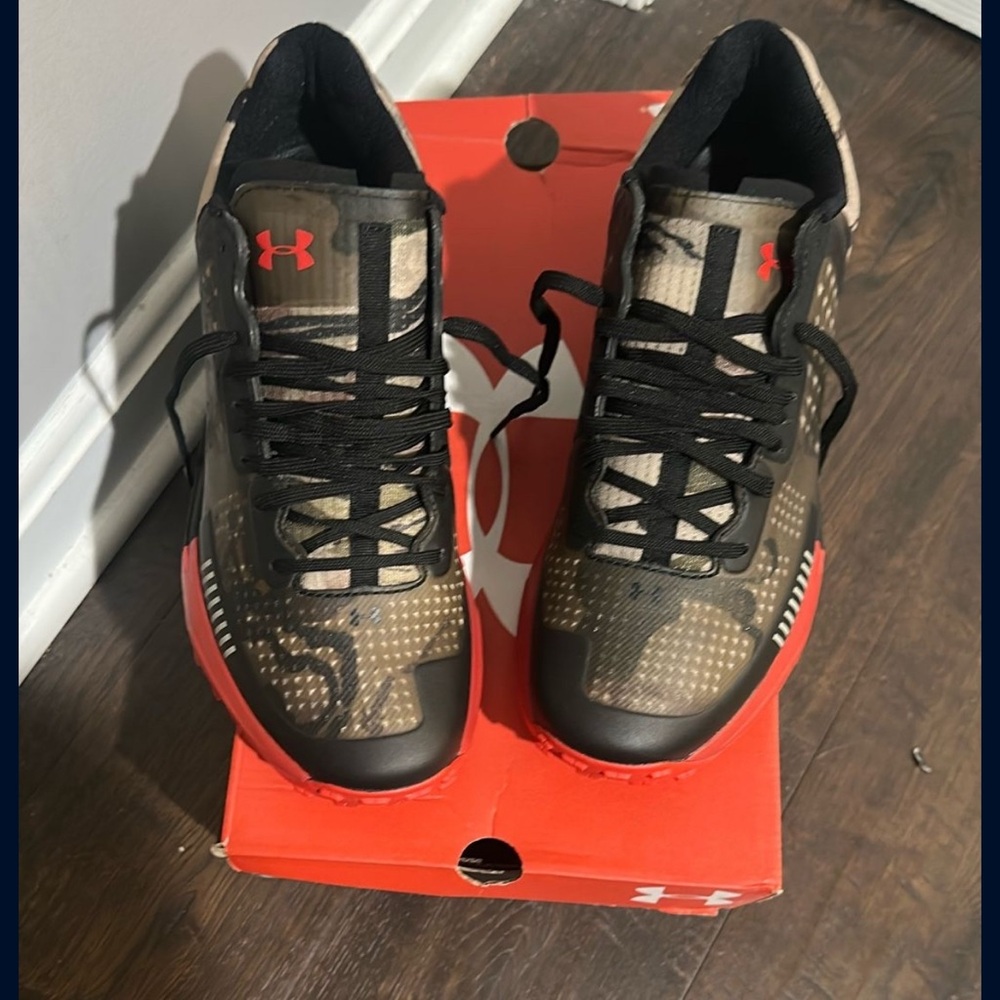 Under Armour Men's Black and Brown Athletic Shoes